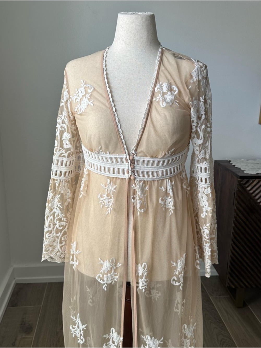 Forever 21 Beige and White Mesh Kimono Duster with Floral Embroidered - Picture 2 of 9